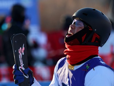 杏彩体育-捷克选手飒爽登场，挪威队奋起直追自由式滑雪男子空中技巧预赛